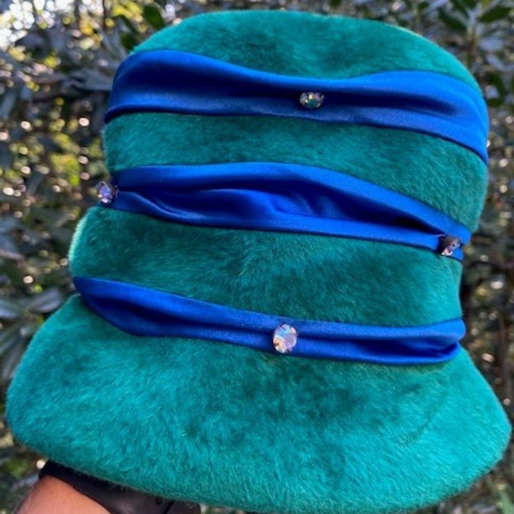 VTG LYNDA Green Crushed Velvet and Blue Satin Striped HAT
